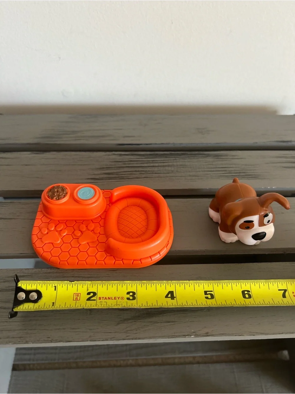 Fisher-Price Little People Big Helper Dog W/ Feeding Station